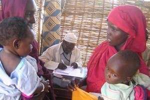 Mothers discuss health issues.
