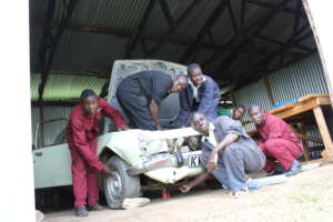 Motor technicians on their practical assignement