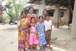 Chandrani with women farmers and their children