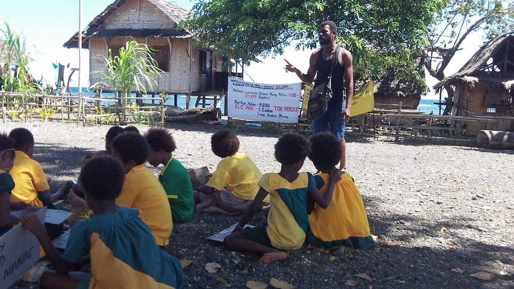 A Karkar Islander educating the young about their potential future with Seabed Mining.JPG