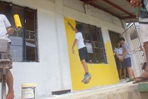 This guy doesn't need a ladder!