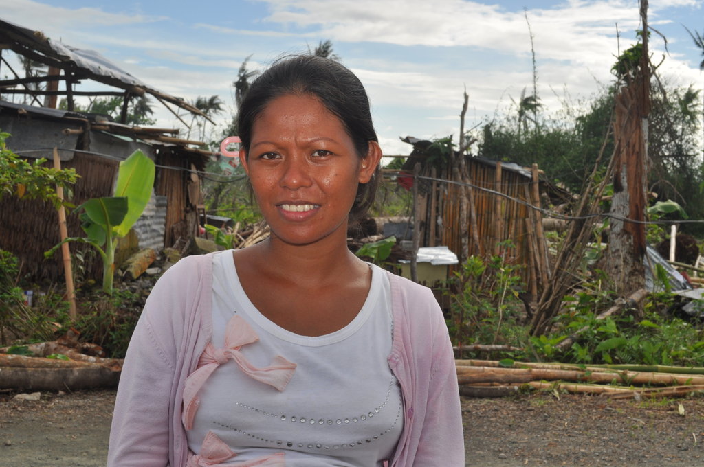 5,000 Hot Meals for Homeless Haiyan Survivors