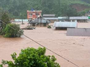 Water level rising at over the 1st floor of houses
