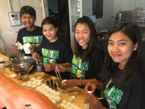 Making our natural lip balm