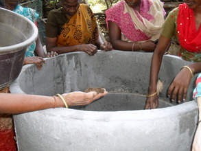 Women Examining the Vermi-compost