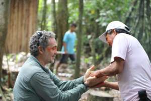 Int'l Security expert welcomed by community