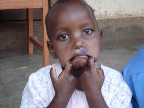 Ann, 8 years old, does not know where parents are after the war