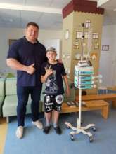 The strongest man in the world meets children