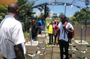 Students learning Agronomy