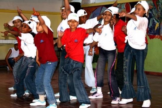 Dancing shantytowns - 150 children in Casablanca