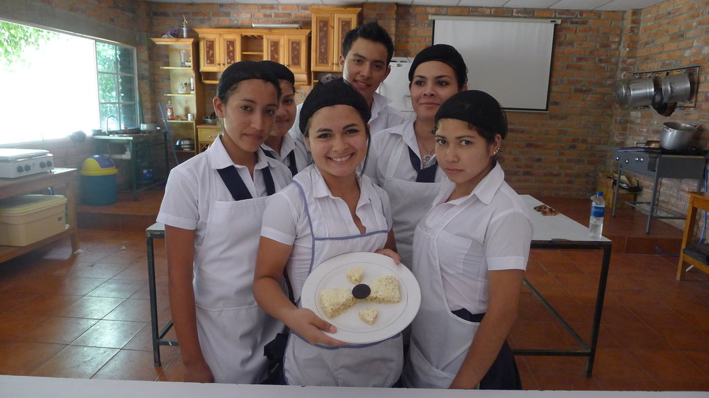 75 YOUNG SALVADORANS DEVELOP THEIR ENTREPRENEURSHI