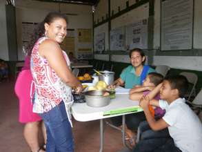 Ana and her children learn to preserve fruits.