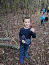 Nesta found a leaf during our nature scavengerhunt
