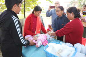 Mom and Dad help put on Modil's first casts
