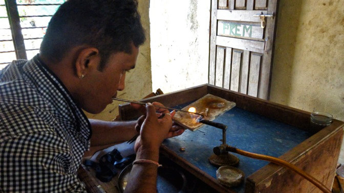 Homnath working in a jewelry shop.