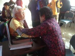 the old people blood pressure measurement