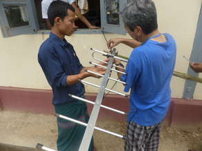 Preparing antenna for the radio phone.