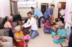 Best NGO in India donating food to poor elderly