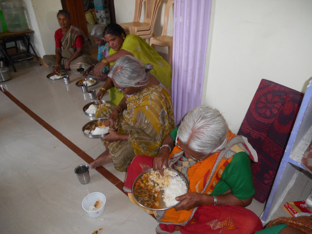 Food donation for oldagehome in kurnool by charity