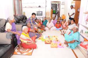 Fruits donation to neglected senior citizens India
