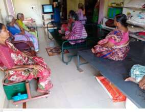 Poor old age women having recreation facilities in