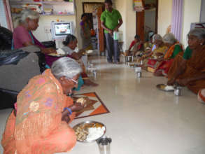 oldage-home-in-kurnool-having-nutritious-meals