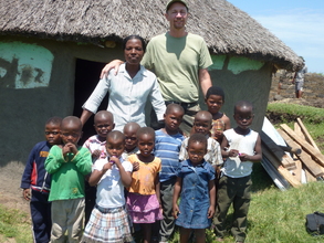 The children in front of the kindergarten