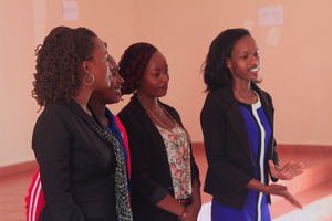Resonate alumnae helping coach a new group