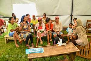 KI volunteer working with survivors in Guiuan