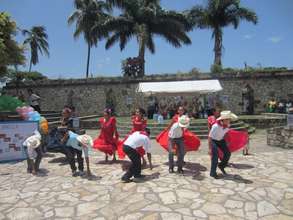 Folkloric dancing in Copan