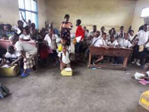 Displaced children in Kibati school
