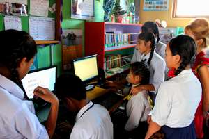 Students sharing computers