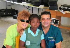 Crista with Sandra (PoumonTEK) and Surgeon