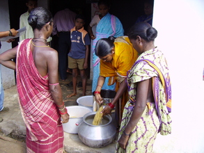 Women in Bolaranga measuring soaked soybeans before cooking soym