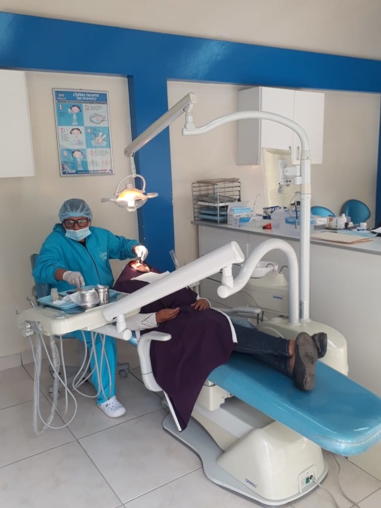 G. DORADO RDH, WORKING USING SOCIAL DISTANCING