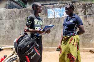 A Guinean learns about Ebola safety at home