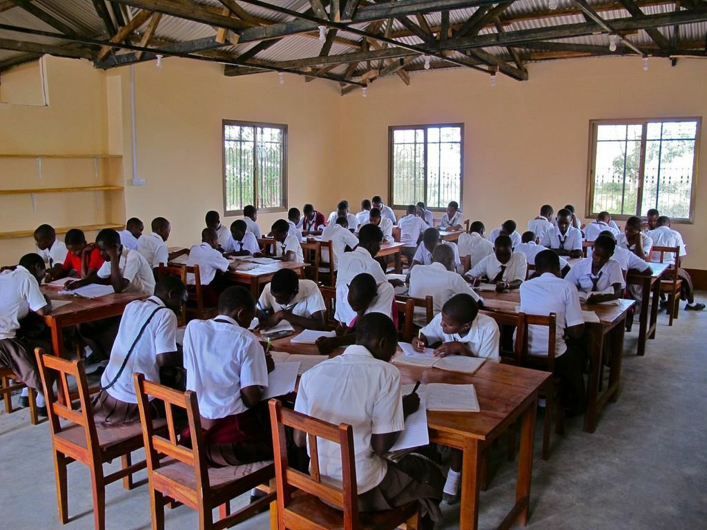 Secondary school. Школа в Чаде. Образование в Чаде. Школьное образование в Иордании.