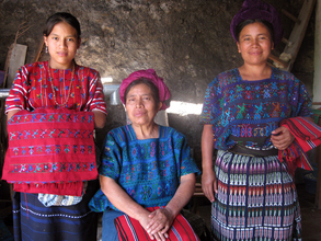 Doña Maria with daughters Estela (L) and Elena (R)