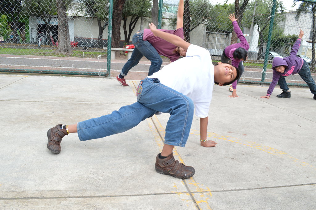 Prevent mexican children from living in the street