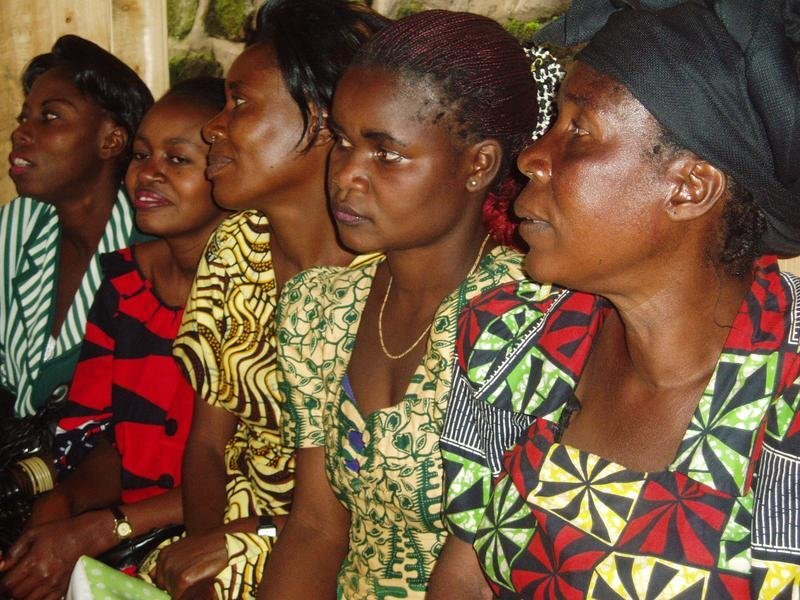 Teach 4200 women in the Congo (DRC) basic literacy