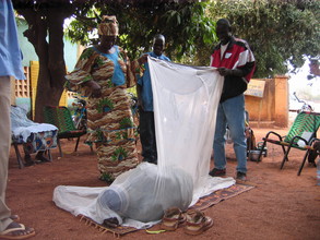 Health workers learn how to properly use a net