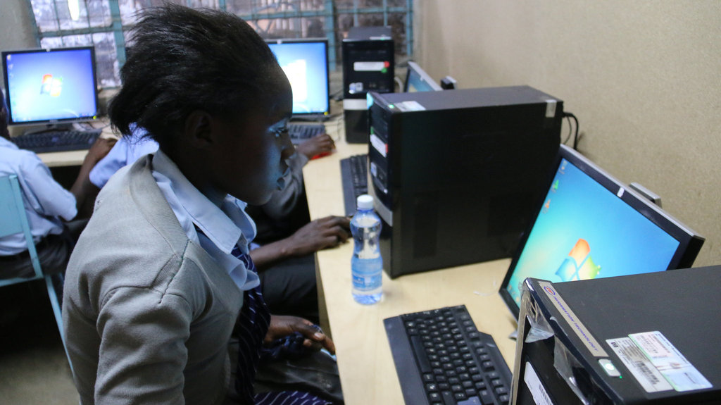 Improve the education of 2,000 students in Kenya