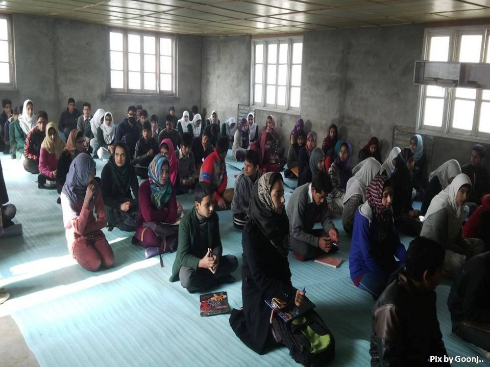 Students listening attentively in coaching classes