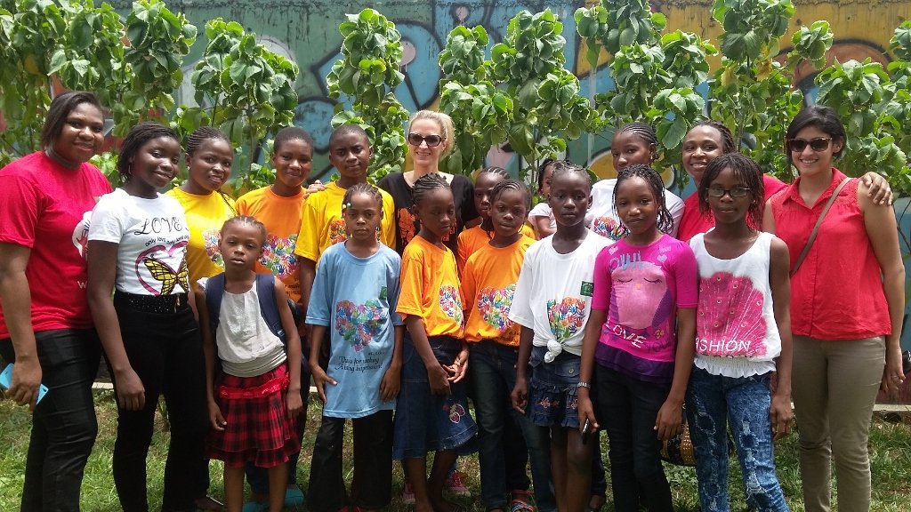 Group photo at Kinabuti