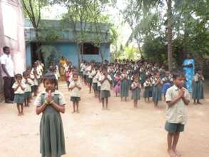 children in the prayer