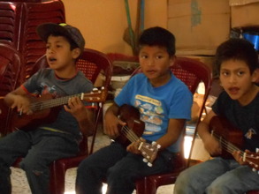 uke lessons for every school kid in Pasajquim
