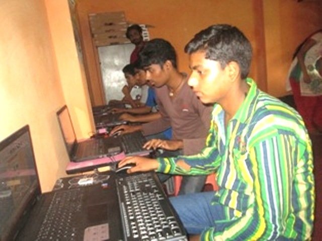 computer education to 100 students in kishanganj