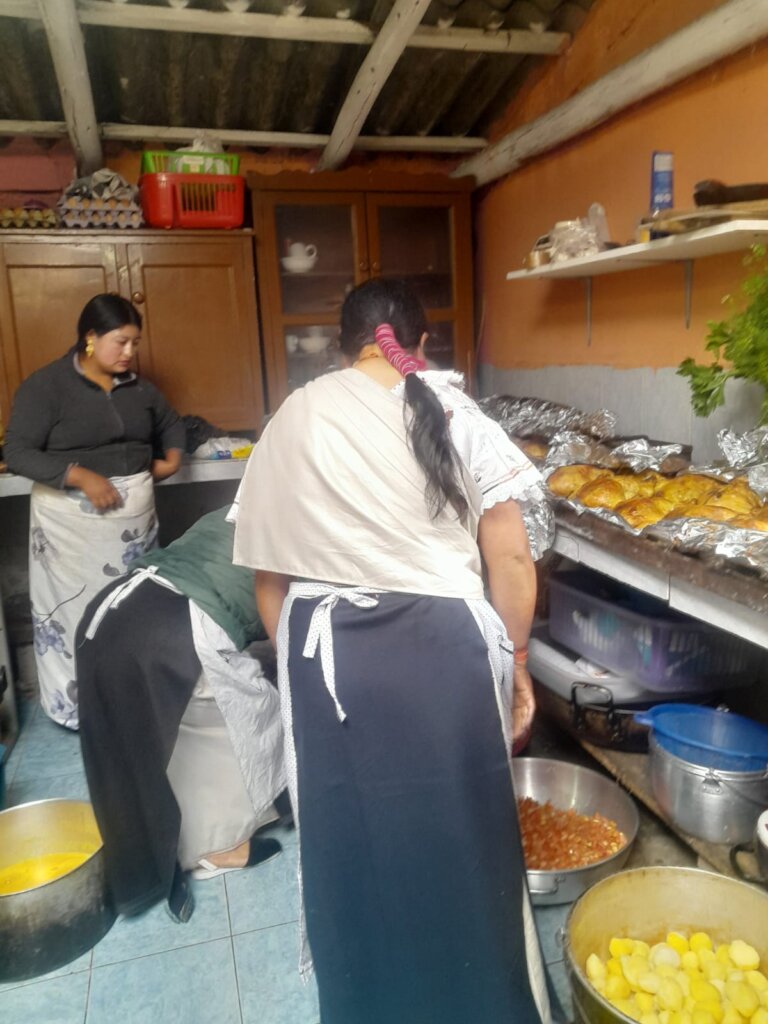 Mums cooking food in Ecuador