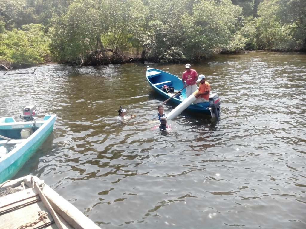 Buoys being moved in Mono Rojo site