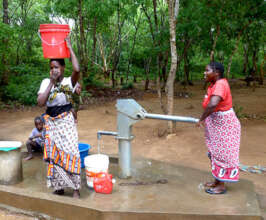 Finally, one borehole is repaired in Myakayaka!